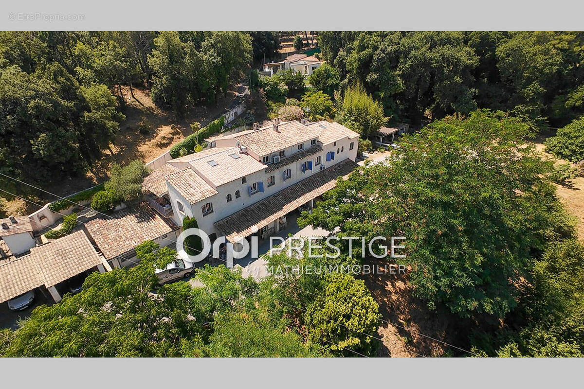 Maison 280 m² à Biot  - photo 2