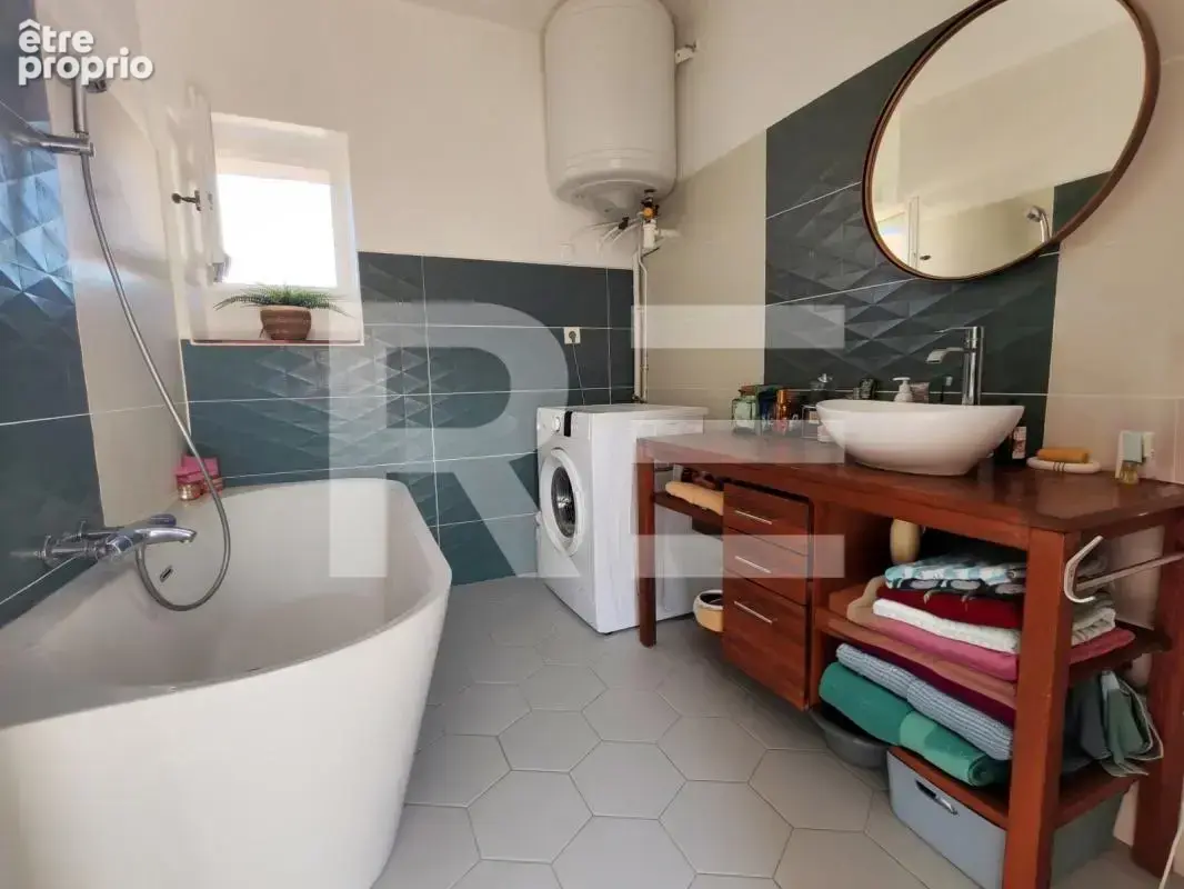 Maison entièrement rénovée avec jardin et piscine - photo 8