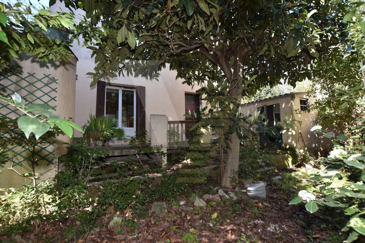 Maisons atypiques sur une grande parcelle - photo 6