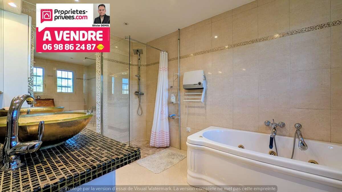 Vaste propriete en deux habitations et nombreuses dependances ! - photo 12