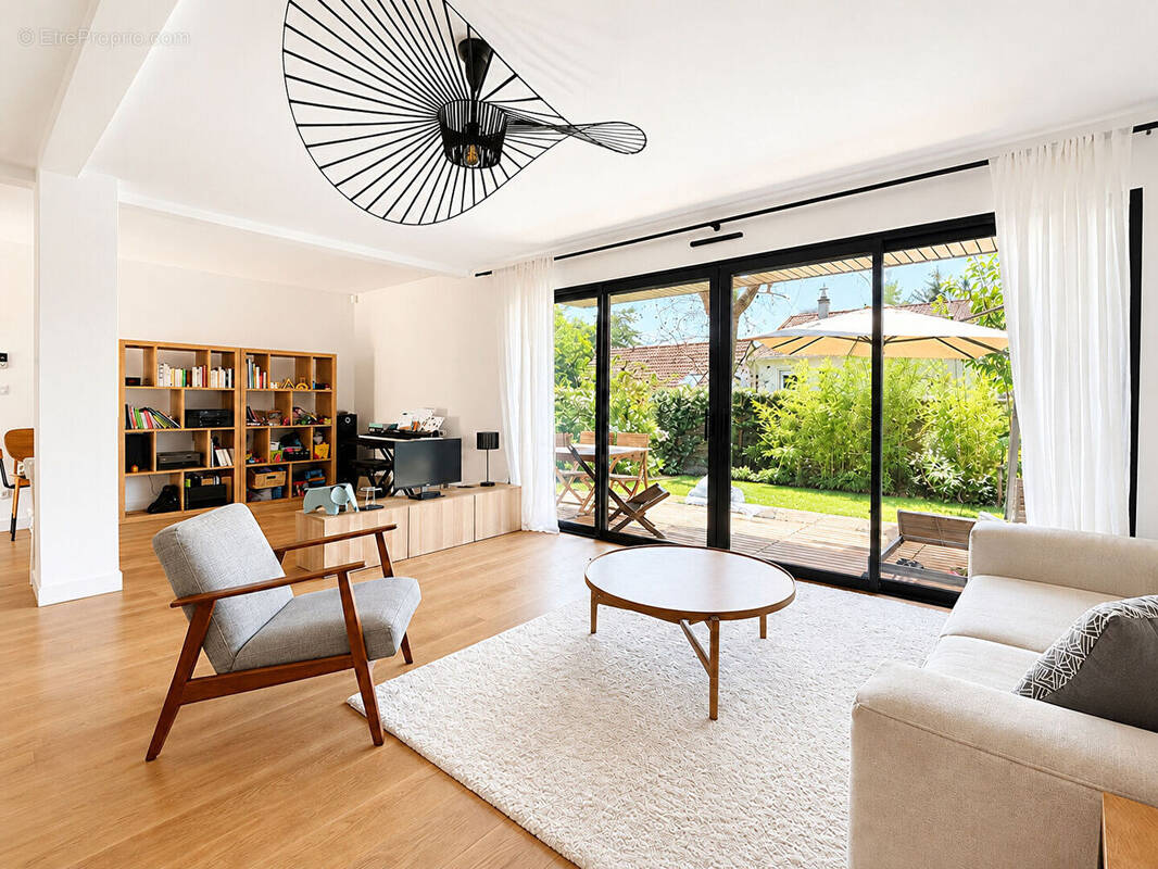 Maison à VERRIERES-LE-BUISSON