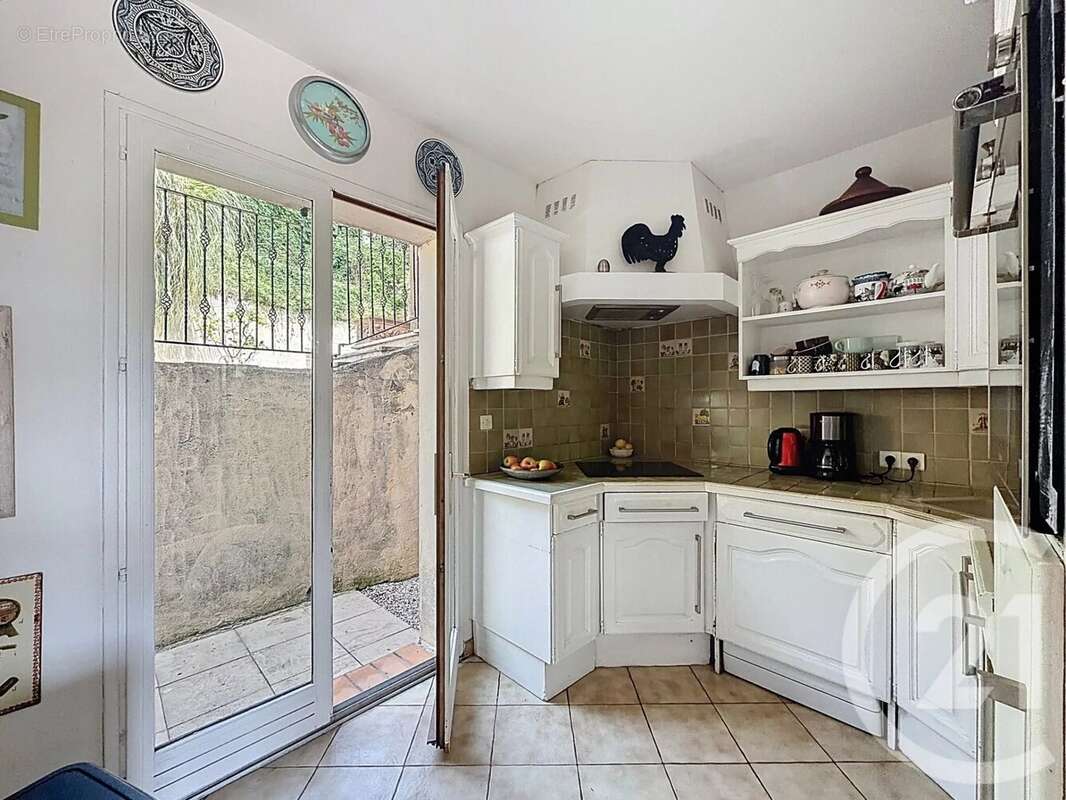 Maison à LA ROQUETTE-SUR-SIAGNE