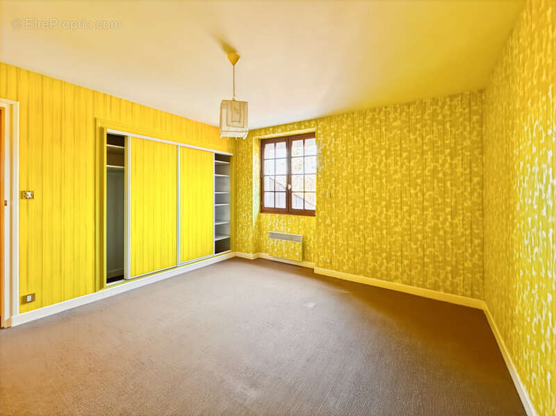 Maison à LA CLAYETTE