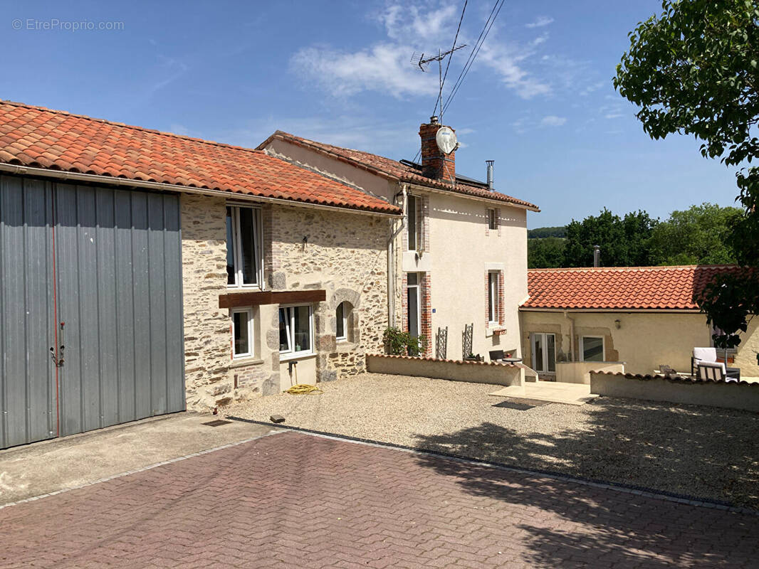 Maison à LE BUSSEAU