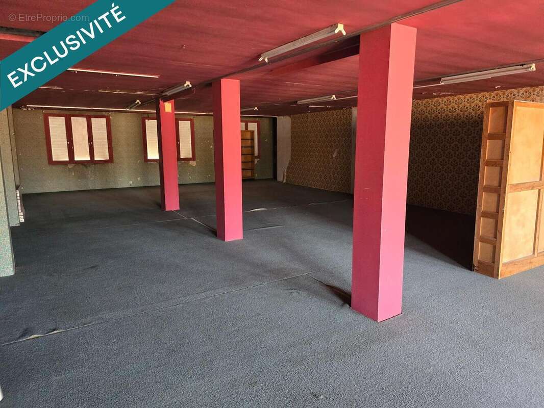Appartement 385 m² à Decazeville  - photo 8