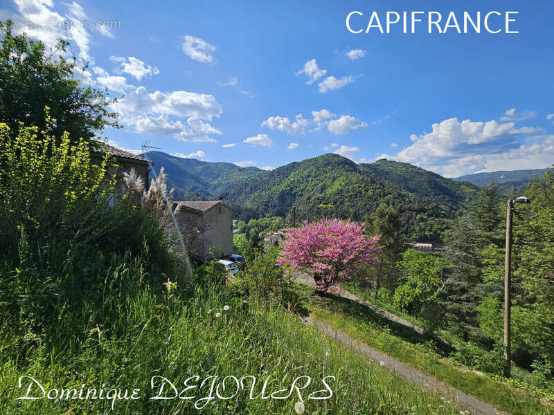 Maison à SAINT-SAUVEUR-DE-MONTAGUT