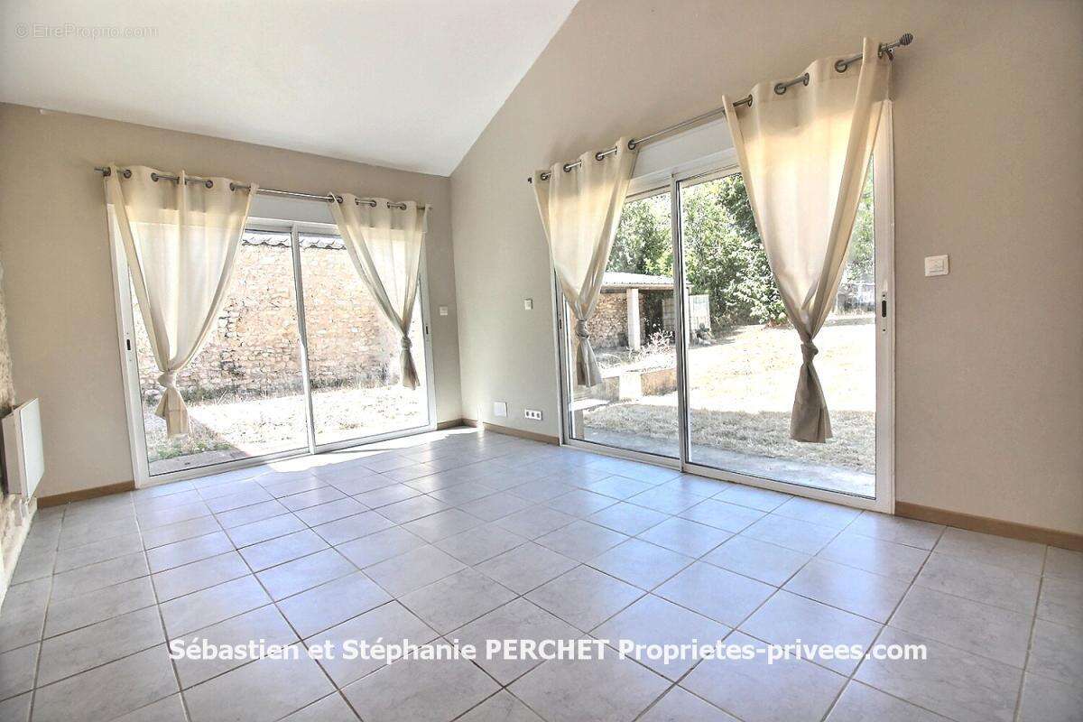 Maison de charme rénovée de 116 m² avec hangar et terrain de 2 630 m² - photo 4