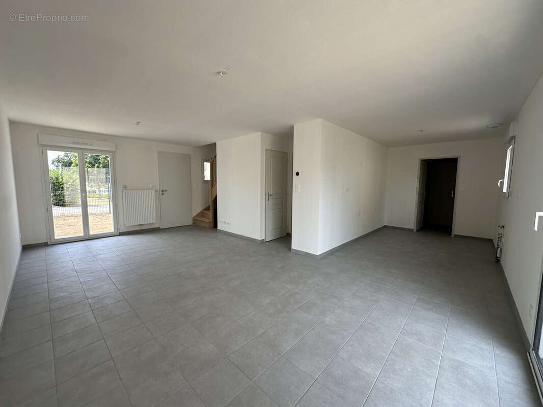 Maison neuve 3 chambres à 2 mn d'Anet Accès rapide N12 et A13 - photo 3