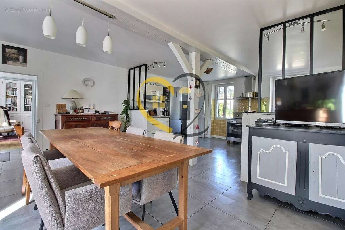 Maison à CREZANCY-EN-SANCERRE