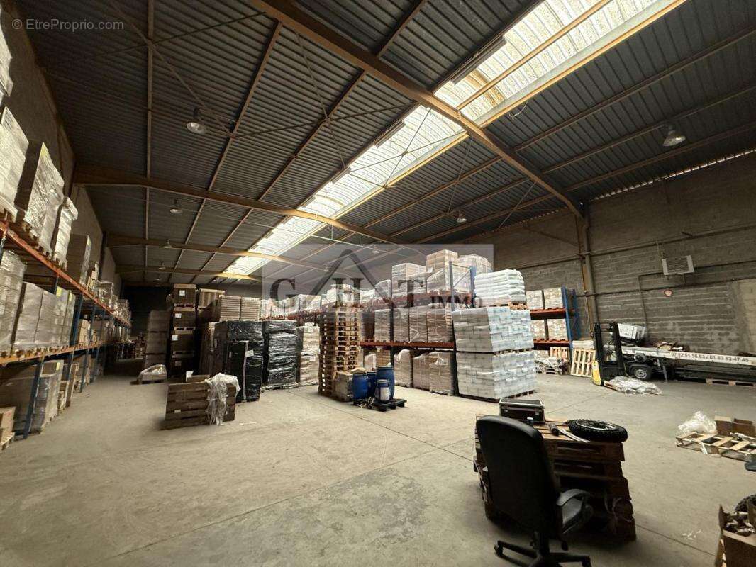 ENTREPOT/BUREAUX 1040M2 à vendre Argenteuil - photo 2