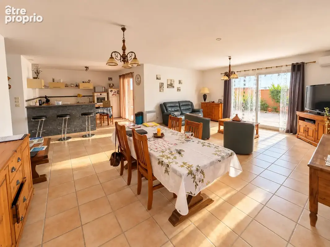 Vends villa de plain pieds 3 faces, 3 chambres, avec garage et piscine à proche des plages Vendres - photo 4