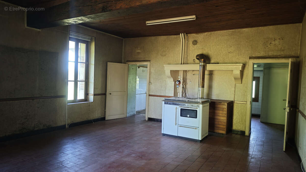 Maison à CERCY-LA-TOUR