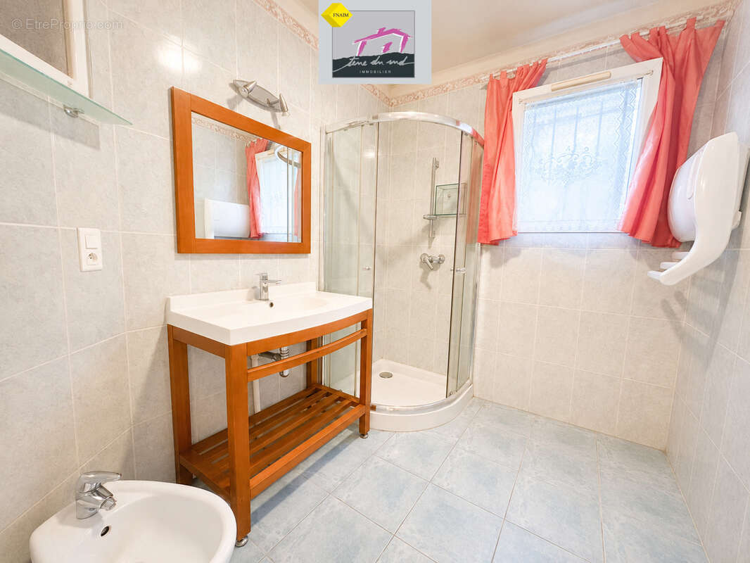 Maison de plain pied avec jardin et double garage - photo 5
