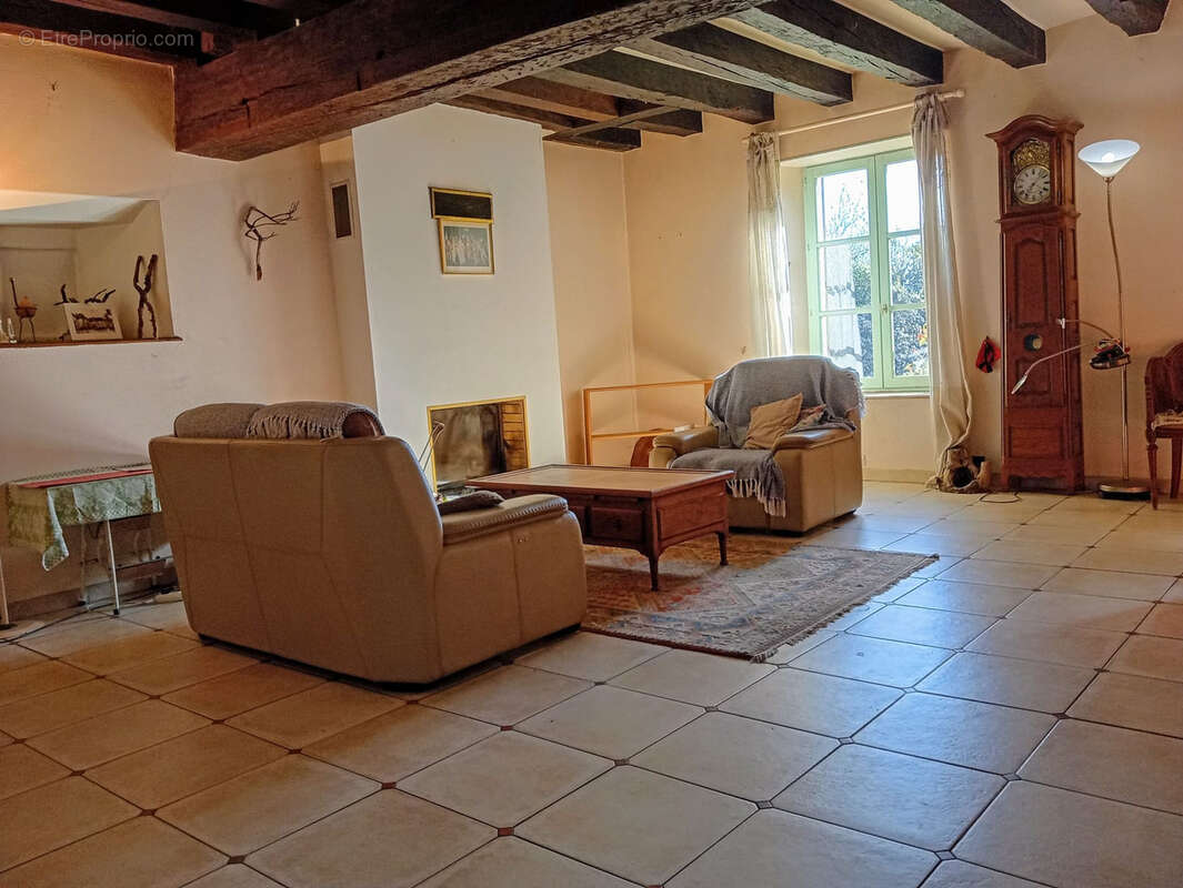 Maison à SURY-EN-VAUX