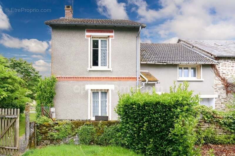 Maison à SAINT-GEORGES-LES-LANDES