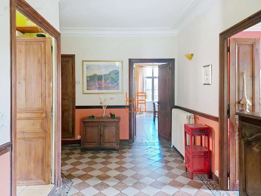 Maison de Maitre, pleine de Charme, avec jardin, cour, dépendances... - photo 5