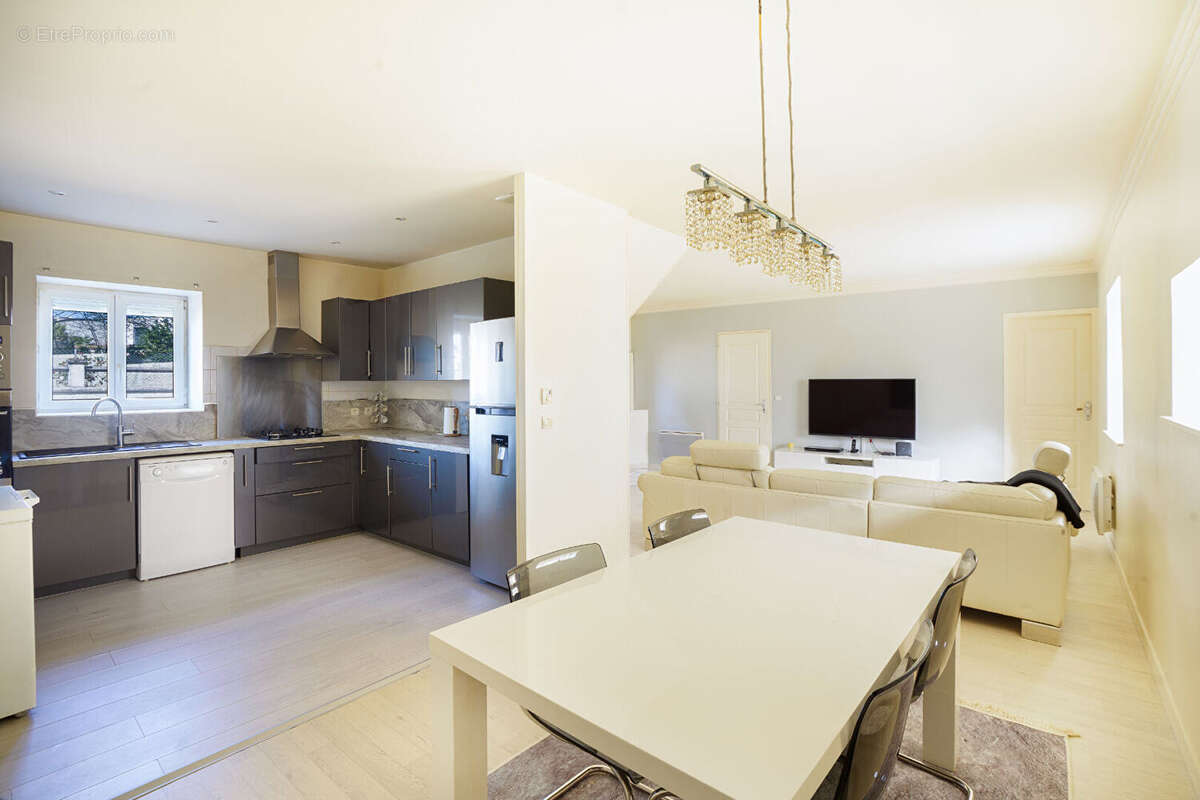 Appartement type maison de ville 4pcs - 3chs - photo 2