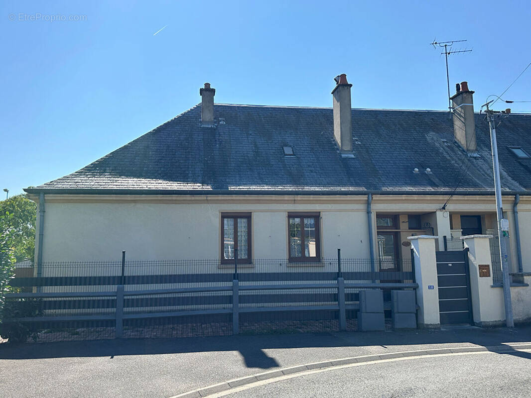 Maison à VARENNES-VAUZELLES