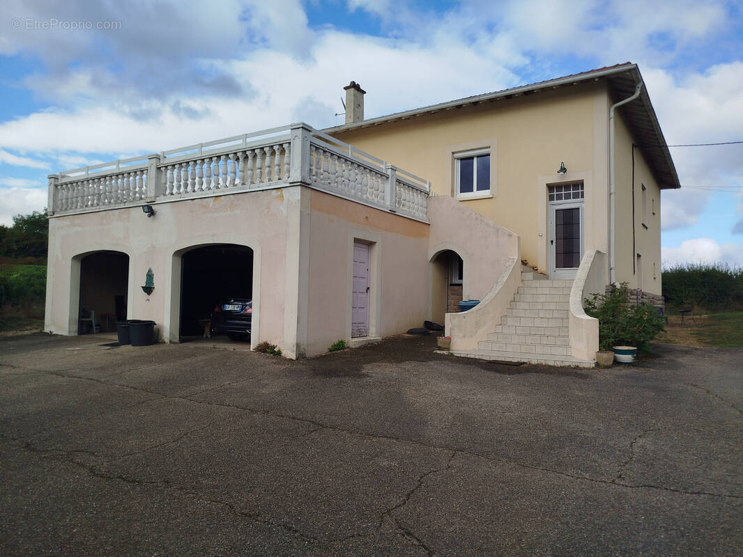 Maison à CHARNAY-LES-MACON