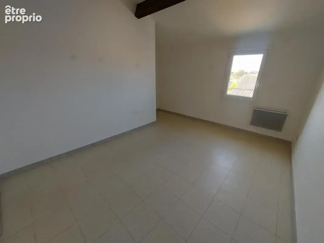 LE PONTET – Maison T6 en triplex avec terrasse et garage - photo 7