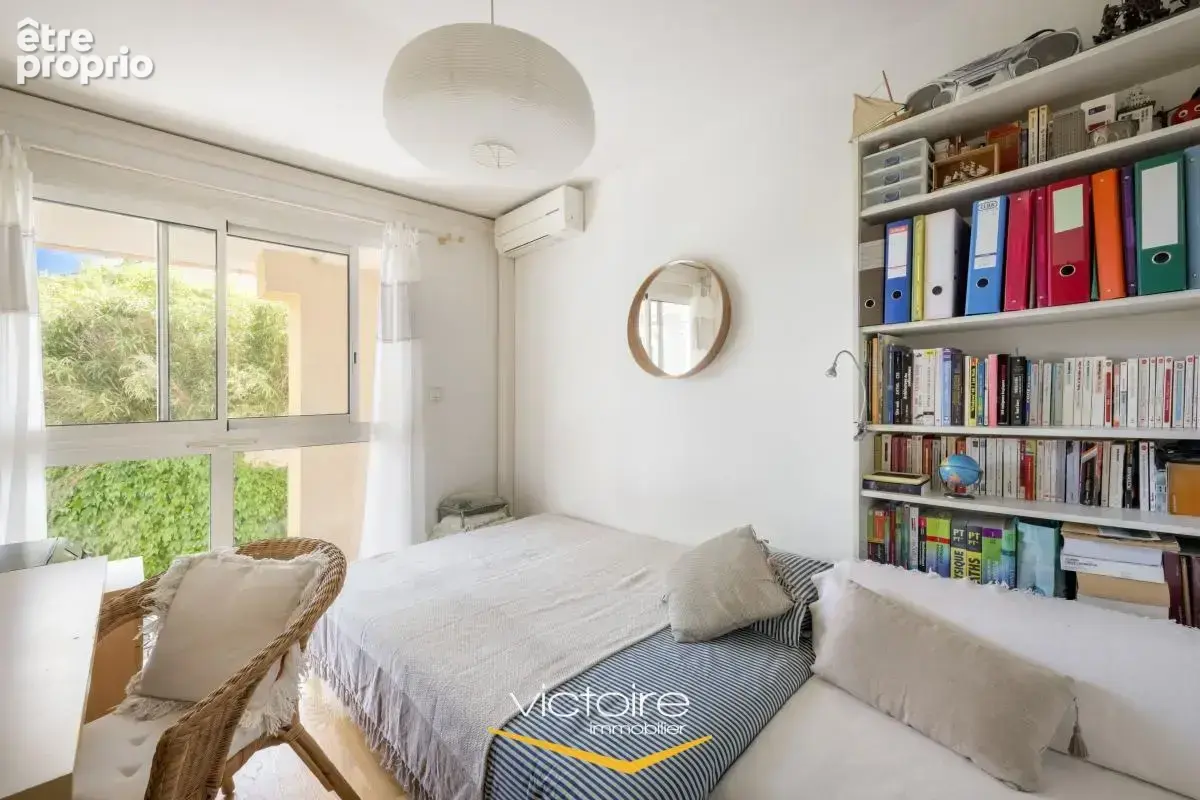 Lyon 3 Coeur de Montchat, proximité Place du Château. Lumineux T4 en Duplex avec extérieur - photo 8
