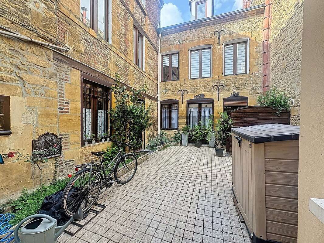 Commerce à CHARLEVILLE-MEZIERES