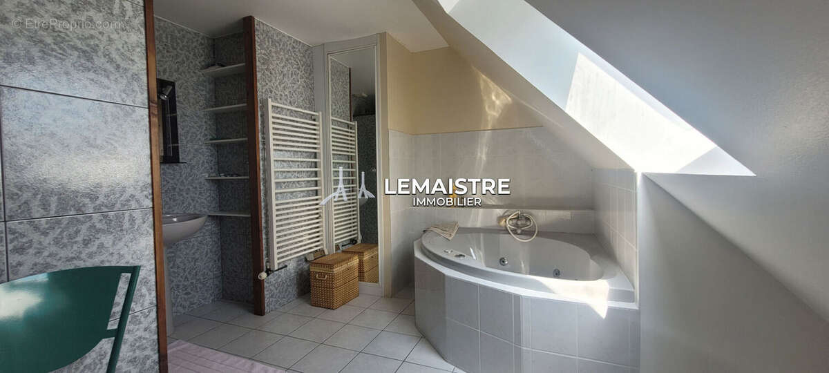 Maison d'architecte à vendre - 160 m² - 5 chambres - Sous-sol complet - Terrain de 2 000 m² - Vue panoramique - photo 6