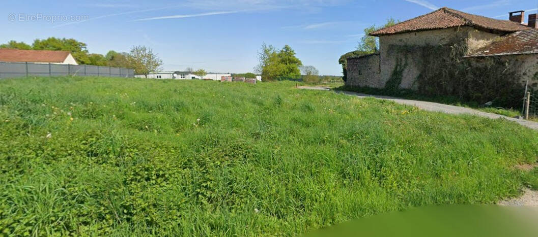 Terrain à SEREILHAC