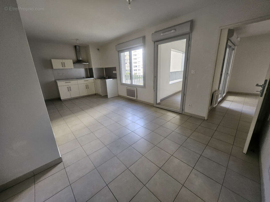 Appartement à MARSEILLE-3E