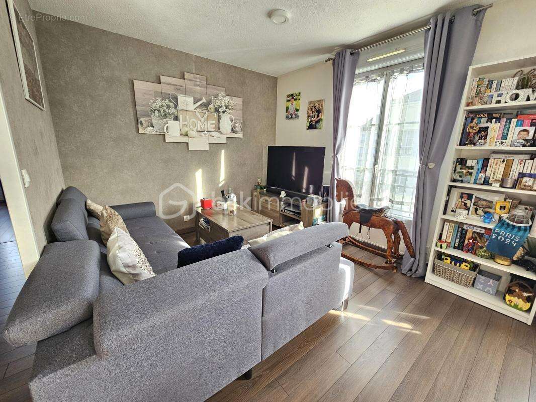 Appartement à VAUJOURS