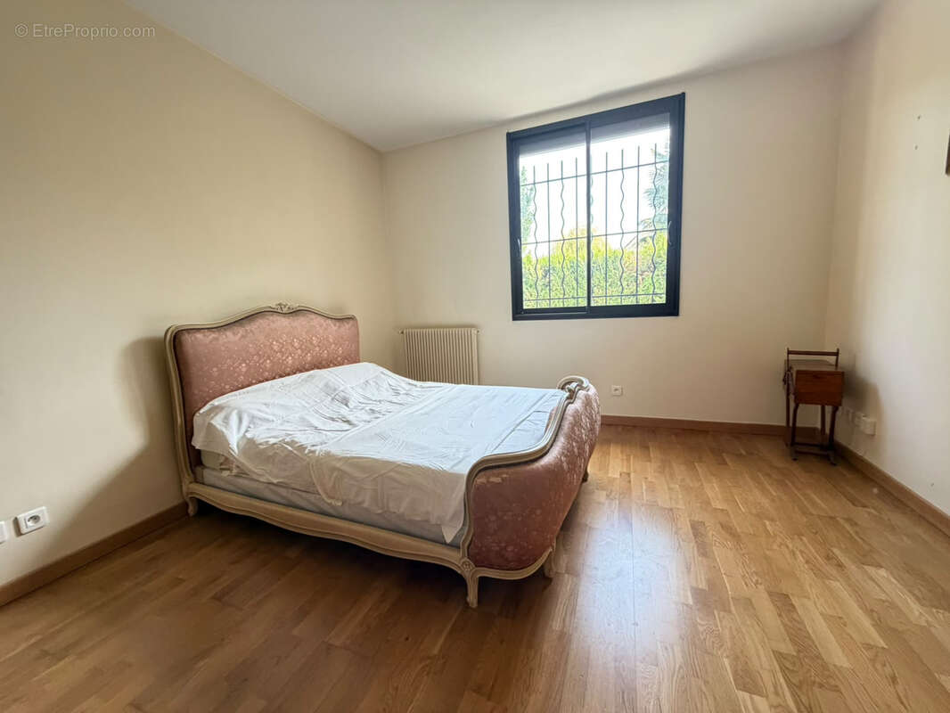 Mitry-le-neuf - pavillon de plain pied - 2 chambres - 1 cave et un joli jardin - photo 8
