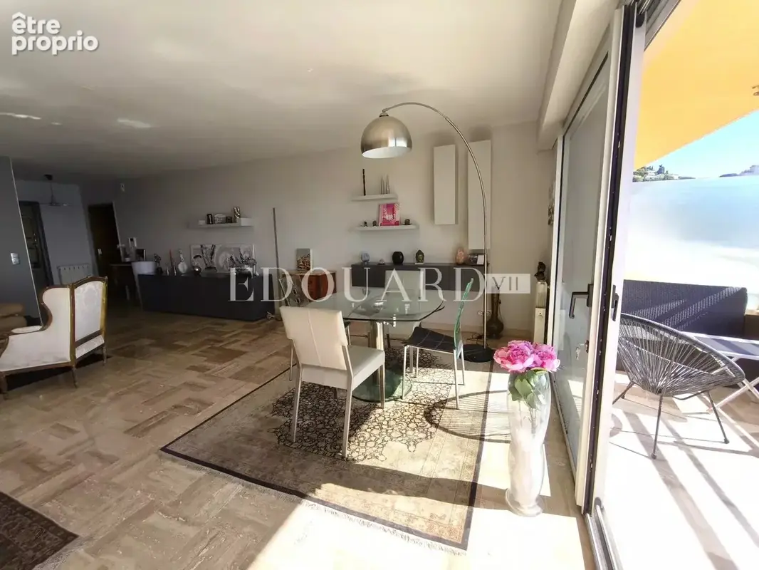 Aux portes de la Principauté de Monaco, superbe trois pièces à vendre avec terrasse et magnifique vue mer - photo 10