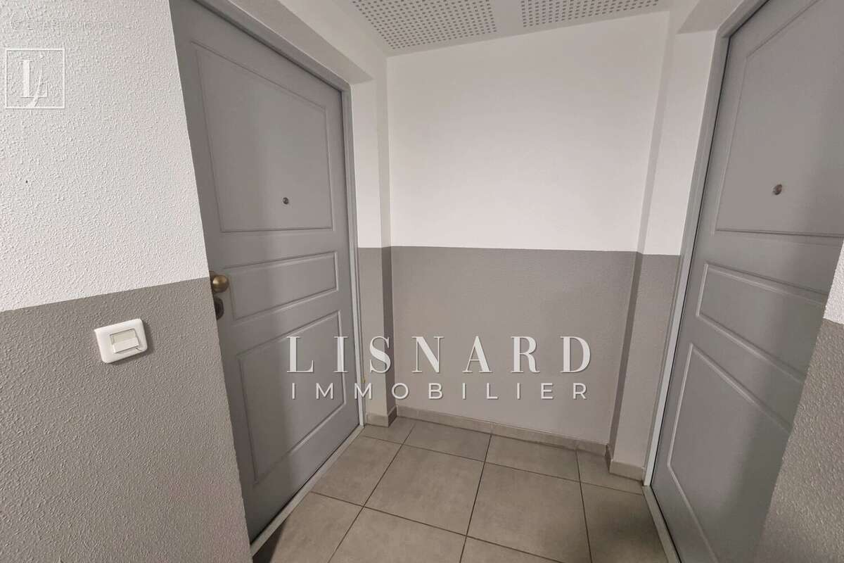 Appartement à VALLAURIS