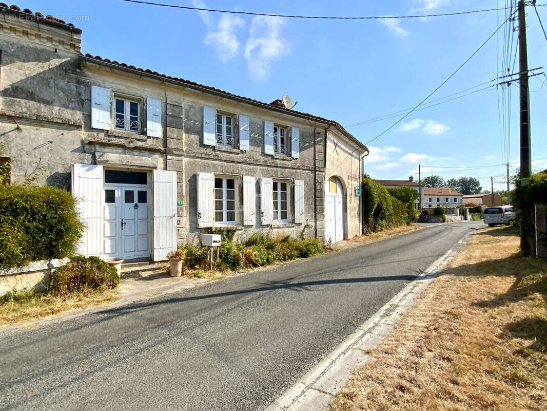 Maison à SAINTES