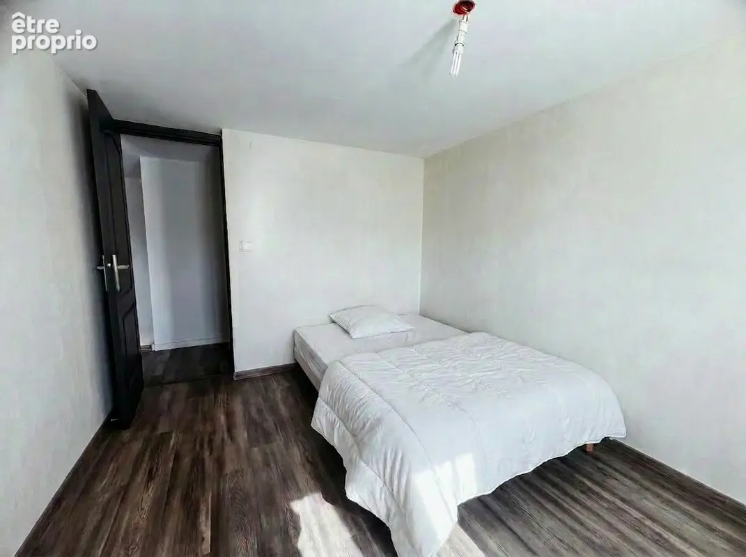 Maison familiale avec chambre de plain-pied, à proximité du tram et de la gare - photo 10