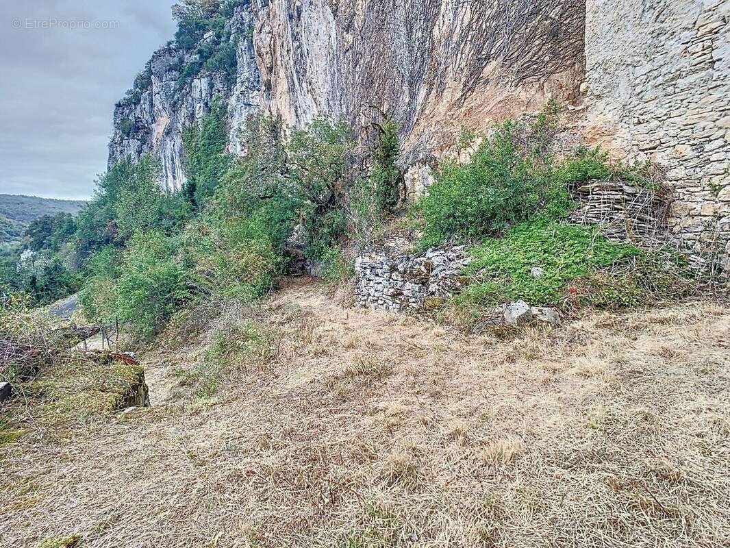 Maison atypique à flan de falaise avec une vue magnifique sur la vallée du Célé - photo 12