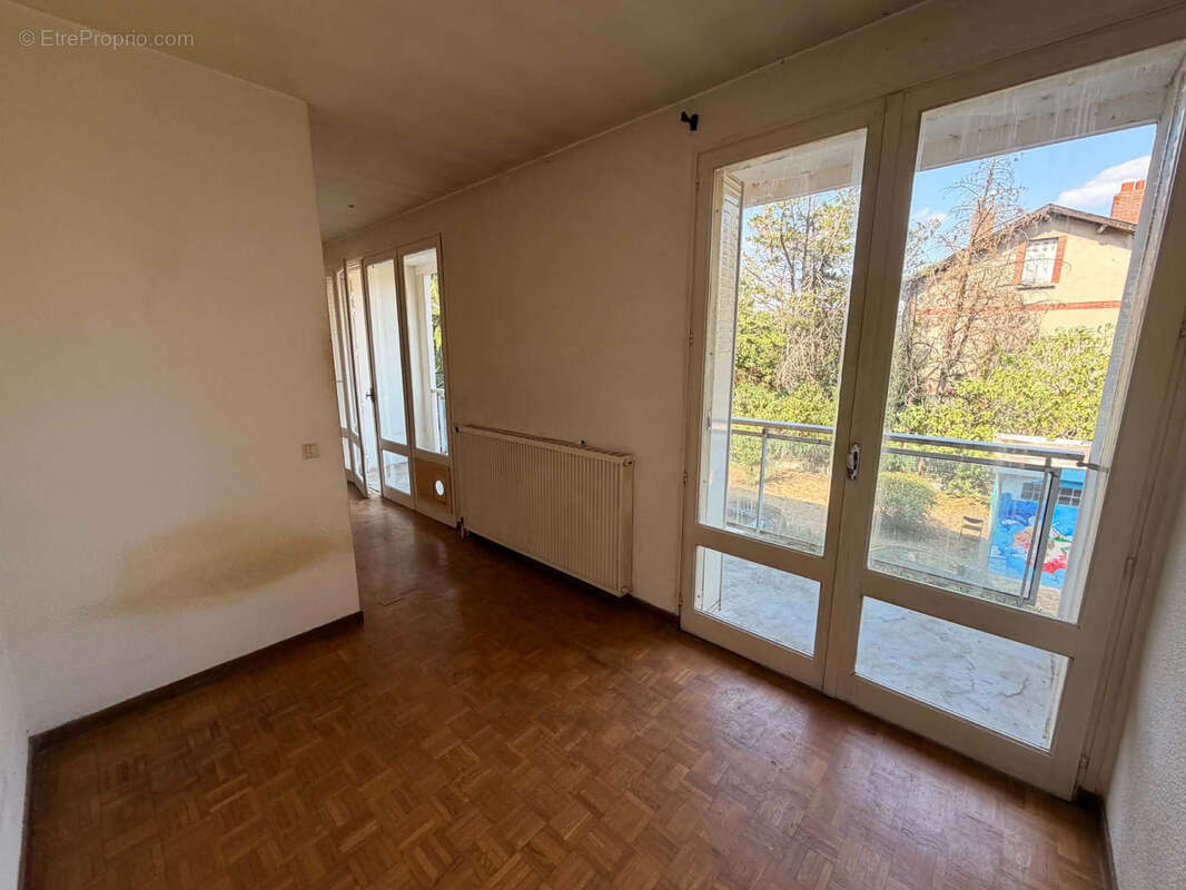 Exclusivité   toulouse saint-cyprien / fer à cheval   t2 de 39,46 m2 avec loggia de 7 m2 à rénover - photo 5