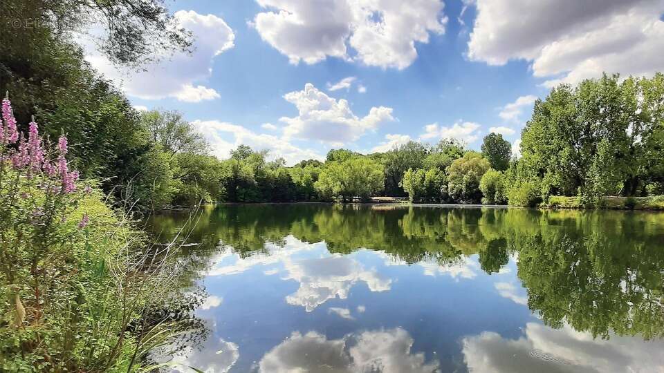 Terrain à LONGPONT-SUR-ORGE