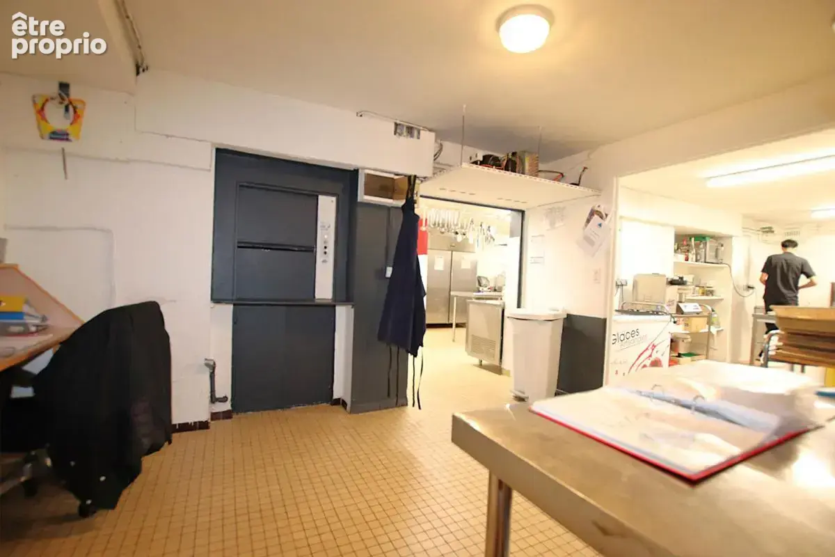 Hôtel Restaurant avec bar Licence IV - Vente murs et fonds - Axe A75 - photo 11