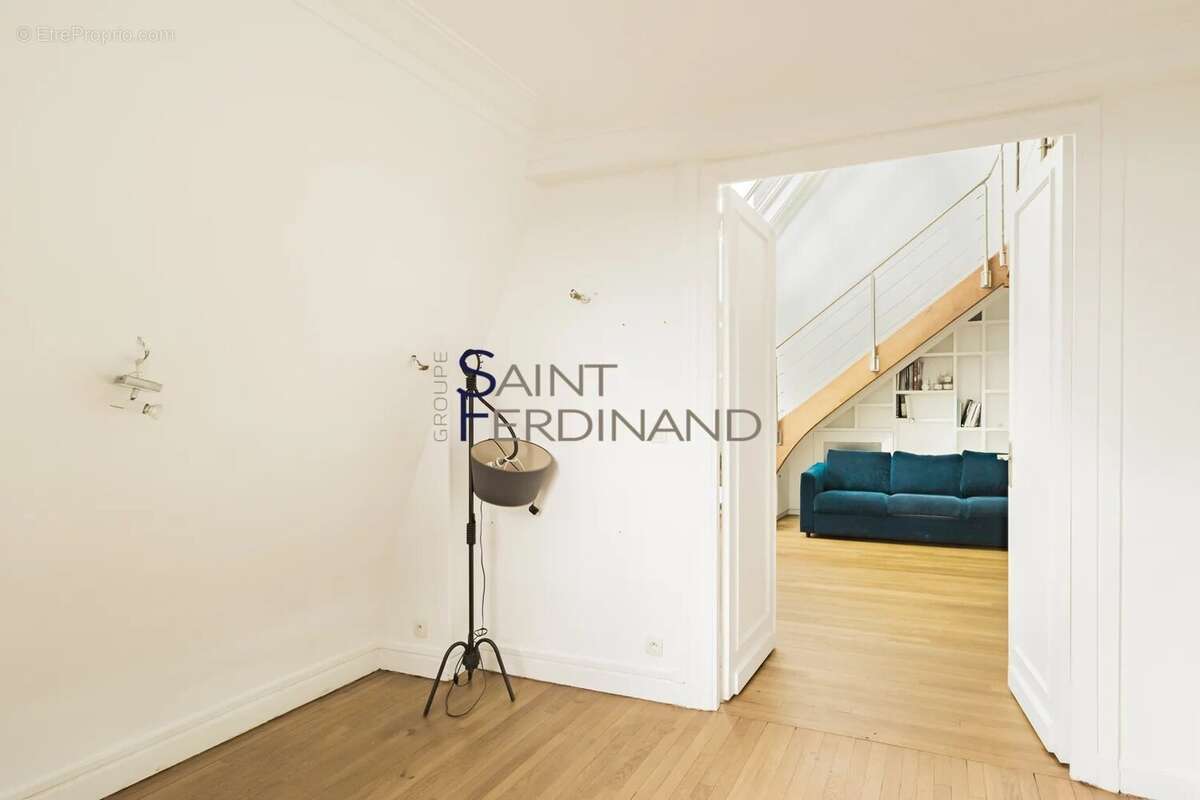Appartement à PARIS-16E