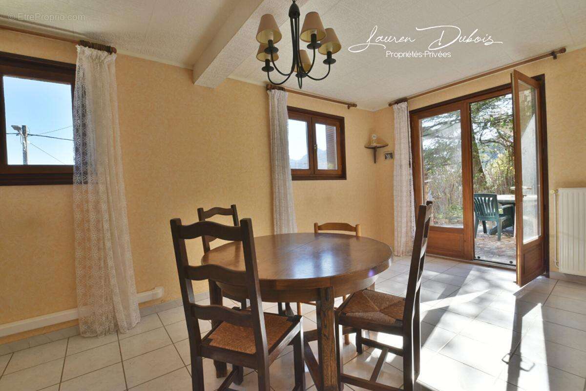 Maison à SERRES