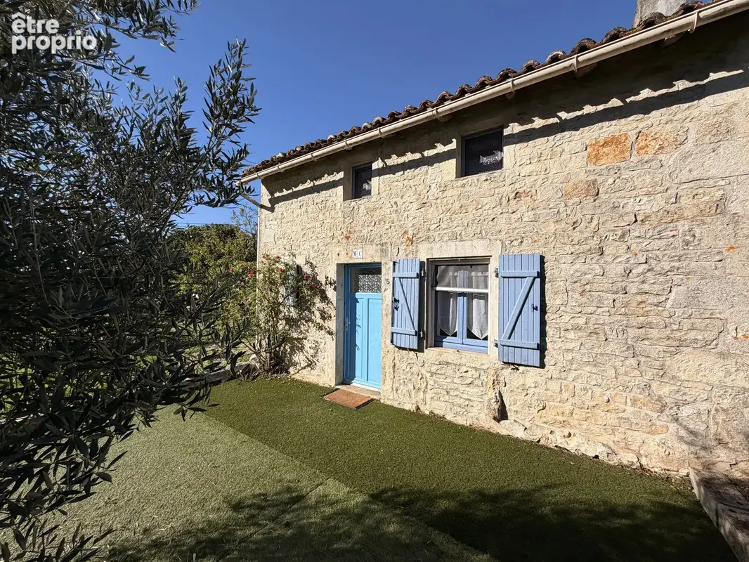 Charmante maison de campagne avec vue sur la vallée et jardin de plus de 800 m² - photo 1