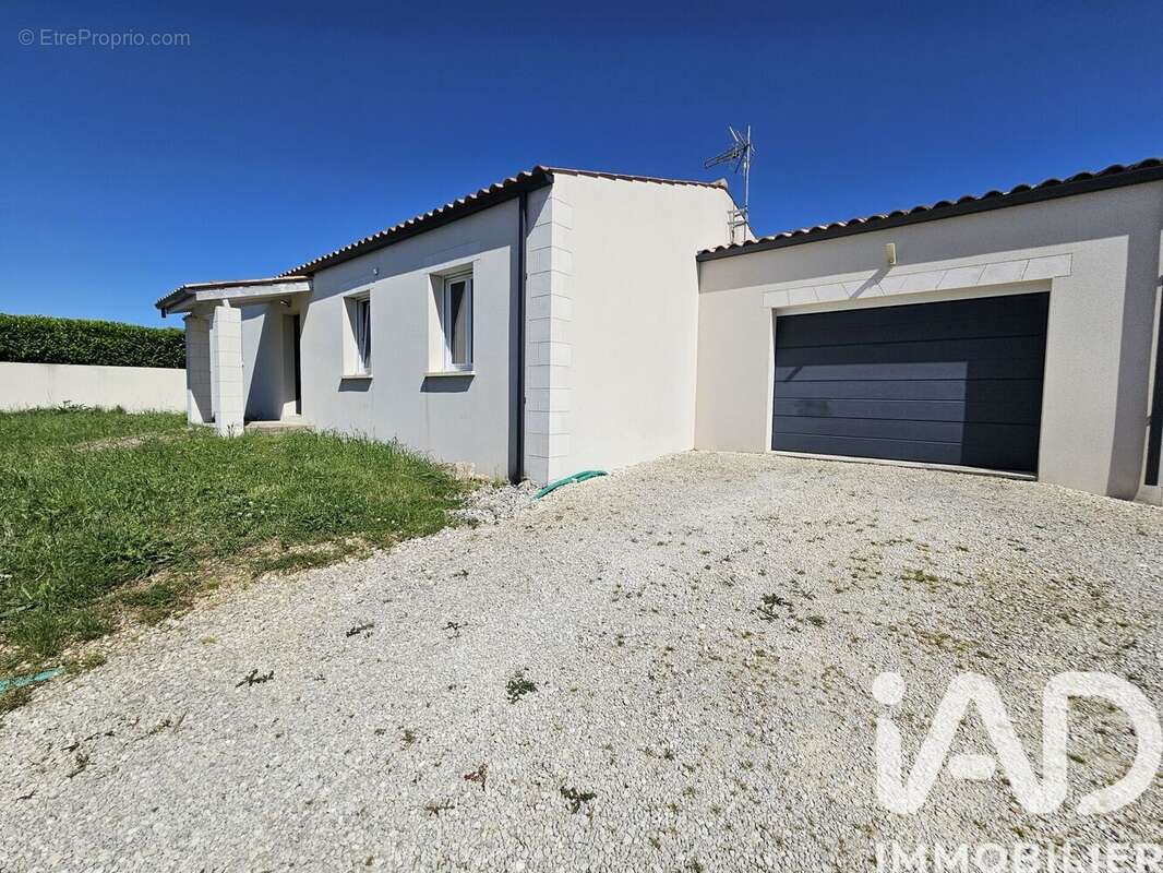 Maison 119 m² à Saint-Sulpice-D'arnoult  - photo 6