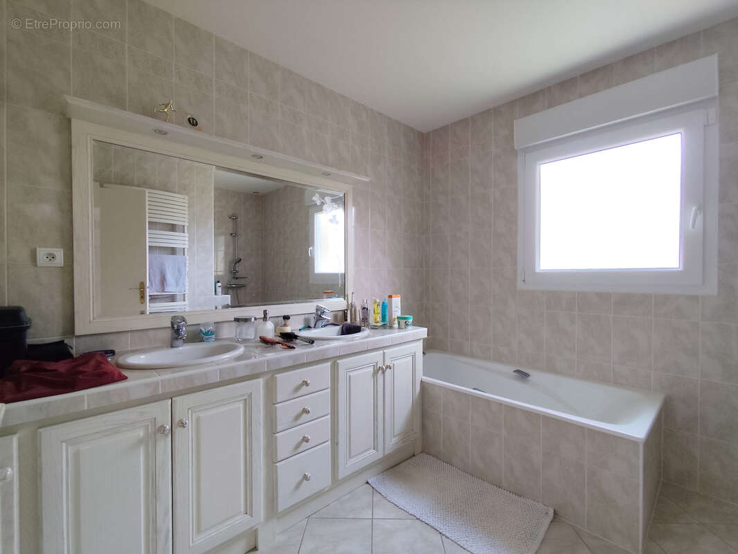 Maison à NOUAILLE-MAUPERTUIS