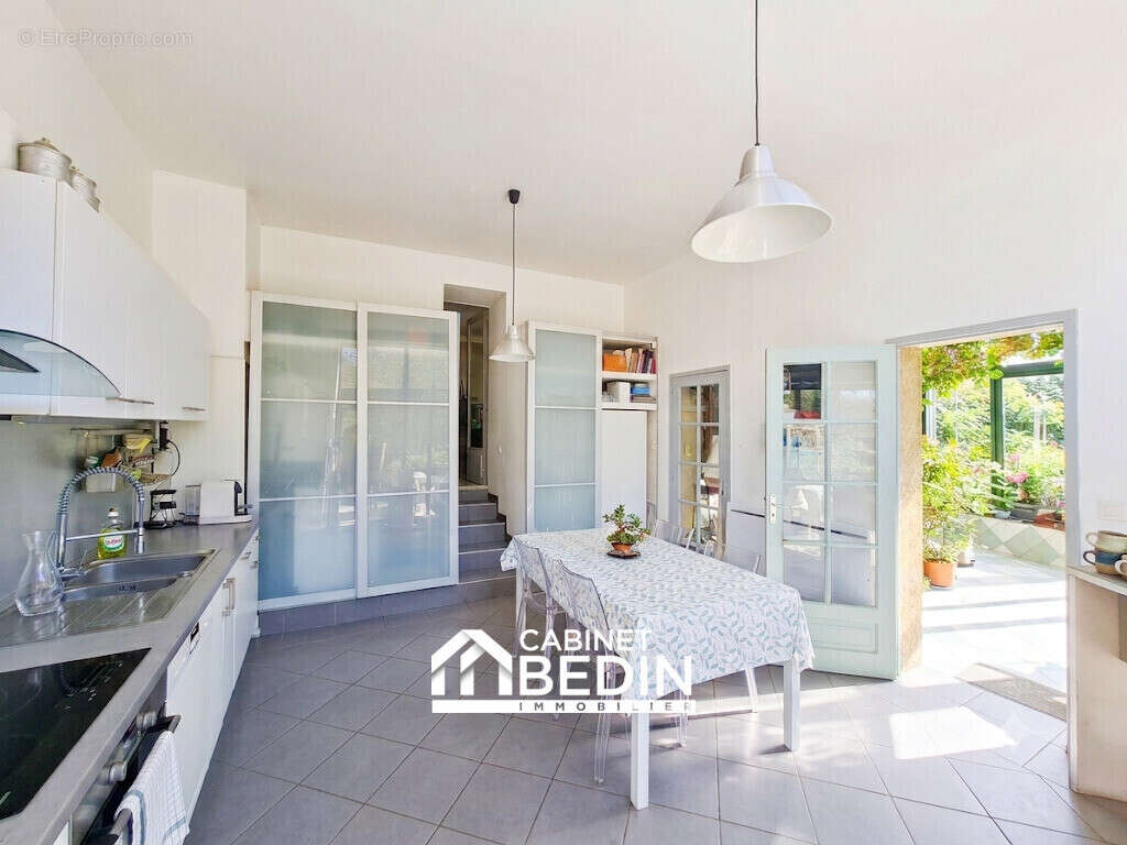 Maison 160 m² à Fargues-Saint-Hilaire  - photo 4