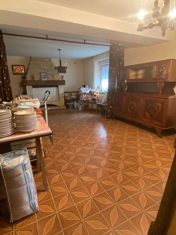 Maison à BLANQUEFORT-SUR-BRIOLANCE