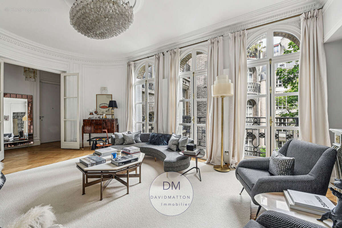 Appartement à PARIS-16E