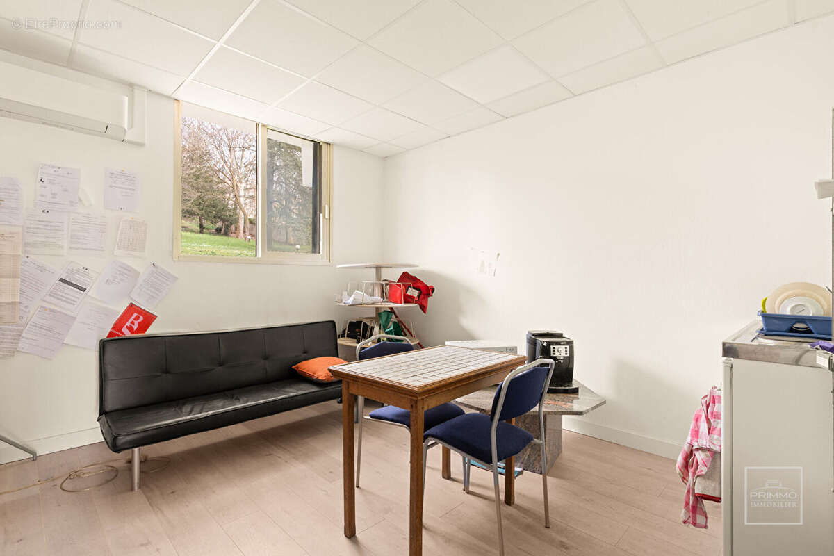 Commerce à FONTAINES-SUR-SAONE