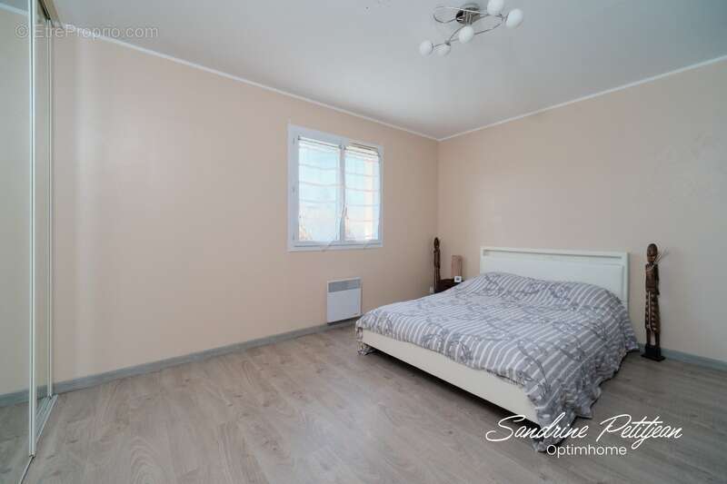 Maison à SAINTE-OLIVE