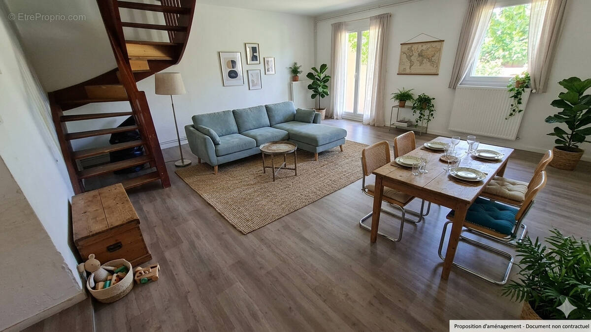 Maison à VALREAS